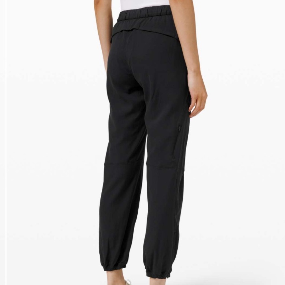 Lululemon Women’s Essential Affinity Mid Rise Jogger - Picture 7 of 9